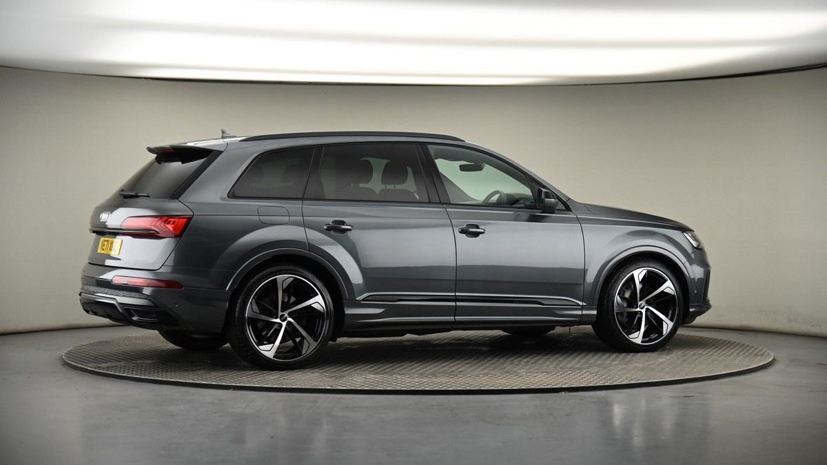 More views of Audi Q7