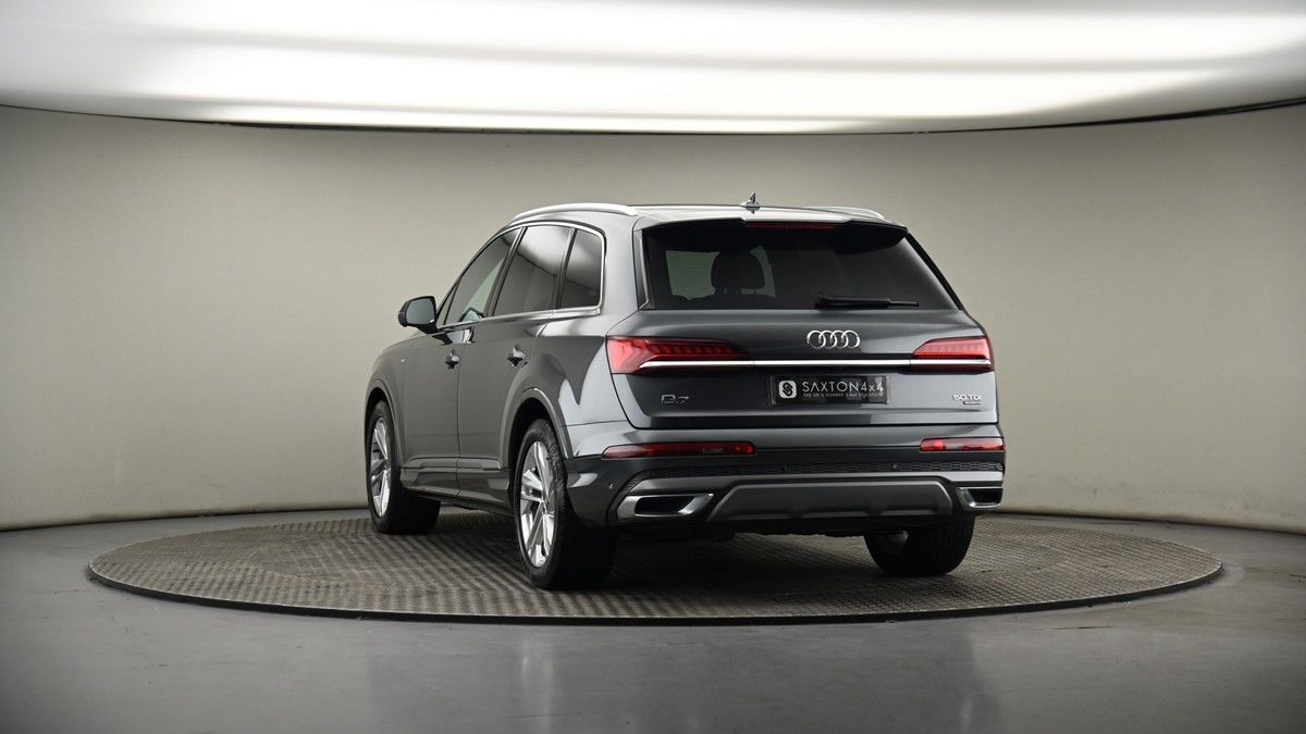 More views of Audi Q7