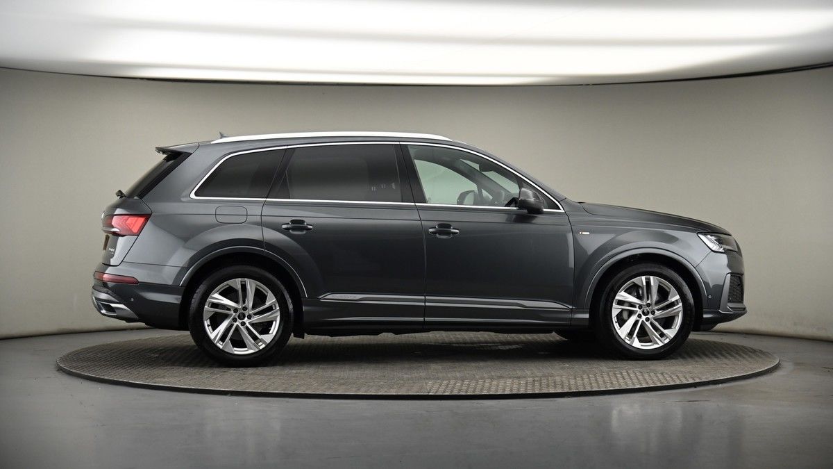 More views of Audi Q7