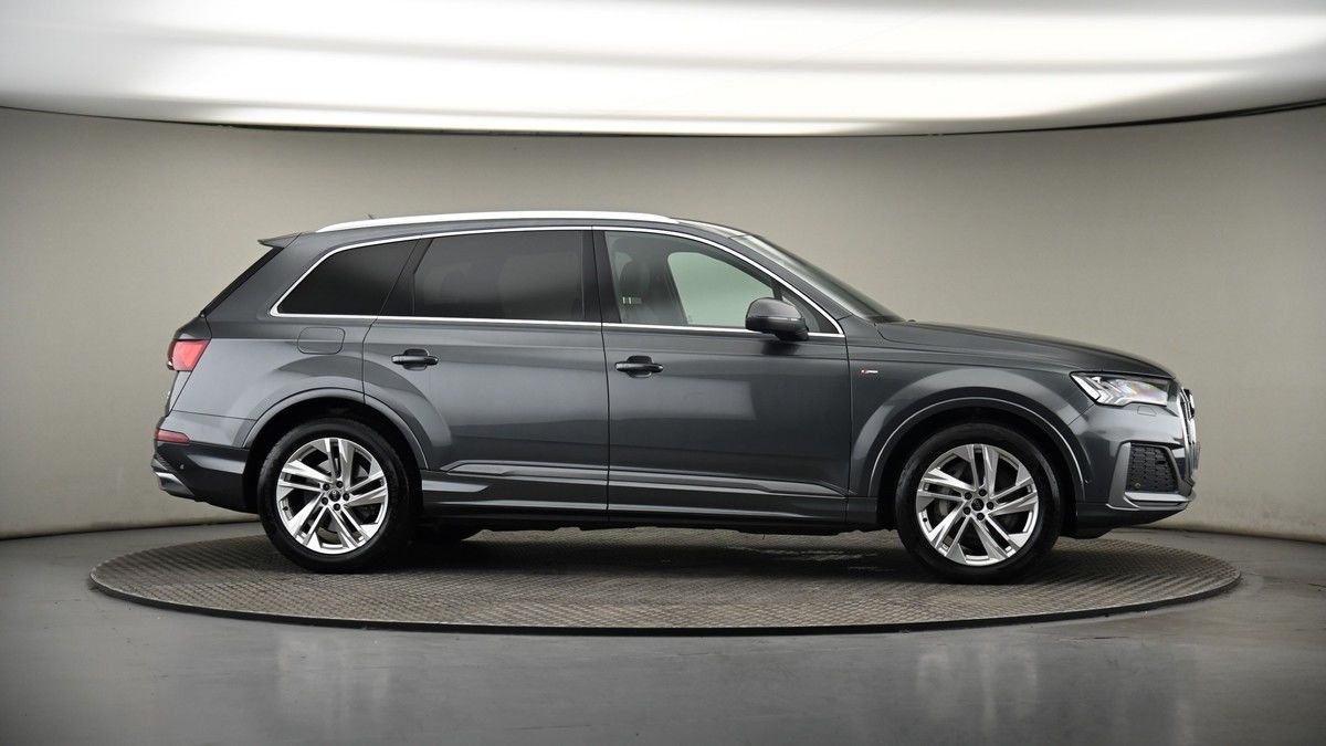 More views of Audi Q7