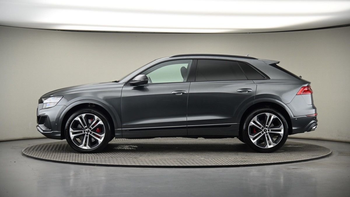 Audi SQ8 Image 18