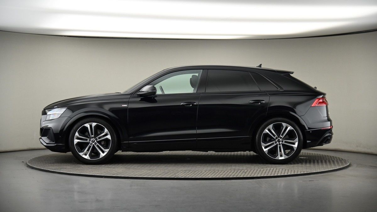 Audi Q8 Image 18