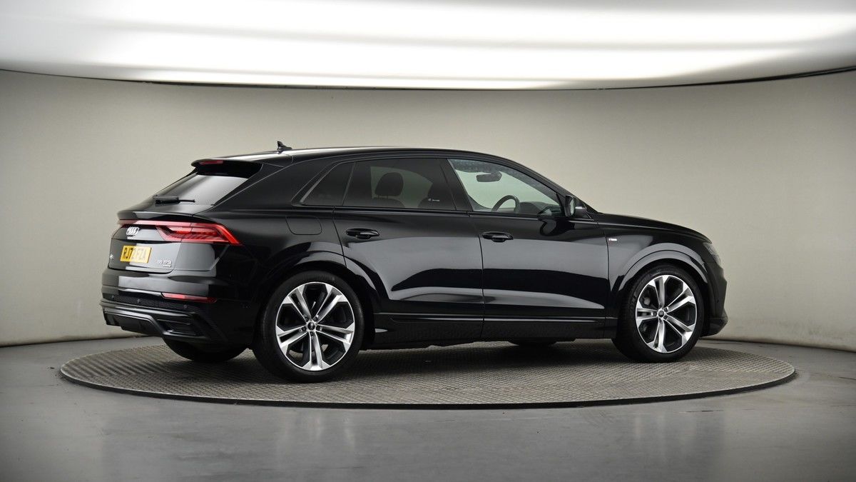 More views of Audi Q8
