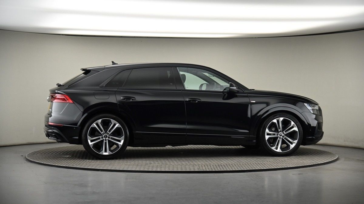 More views of Audi Q8