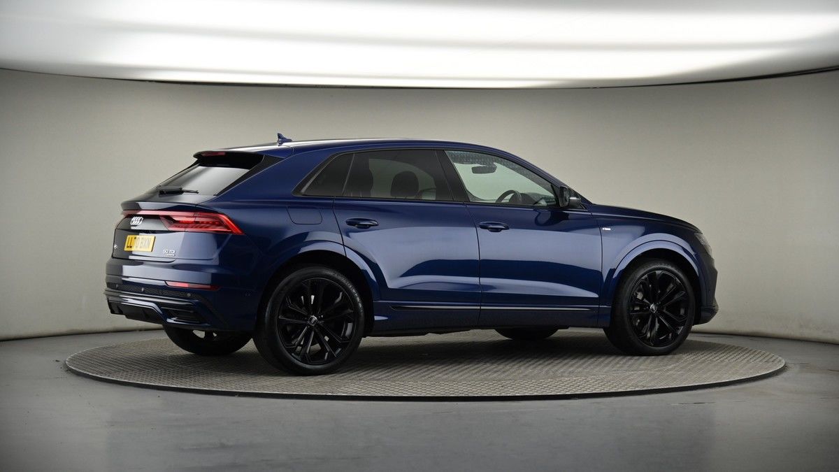 More views of Audi Q8