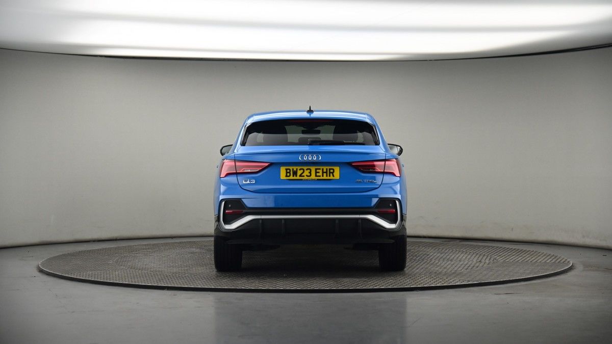 Audi Q3 Image 17