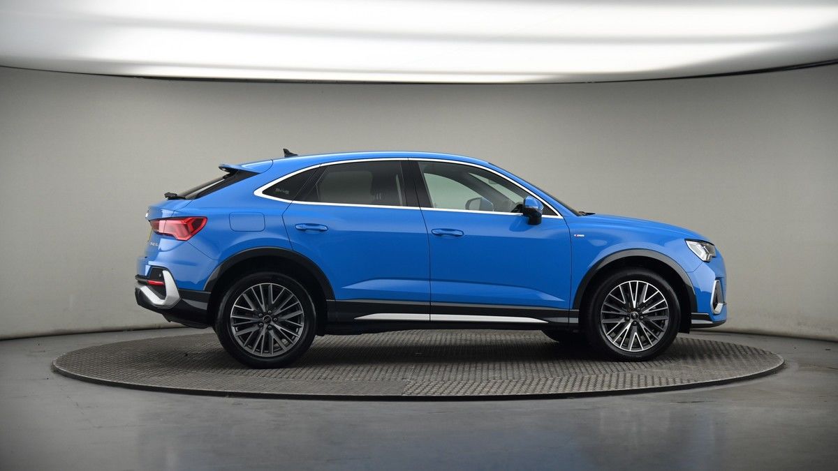 More views of Audi Q3