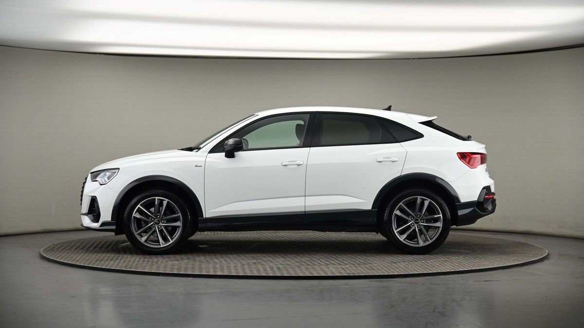 Audi Q3 Image 18