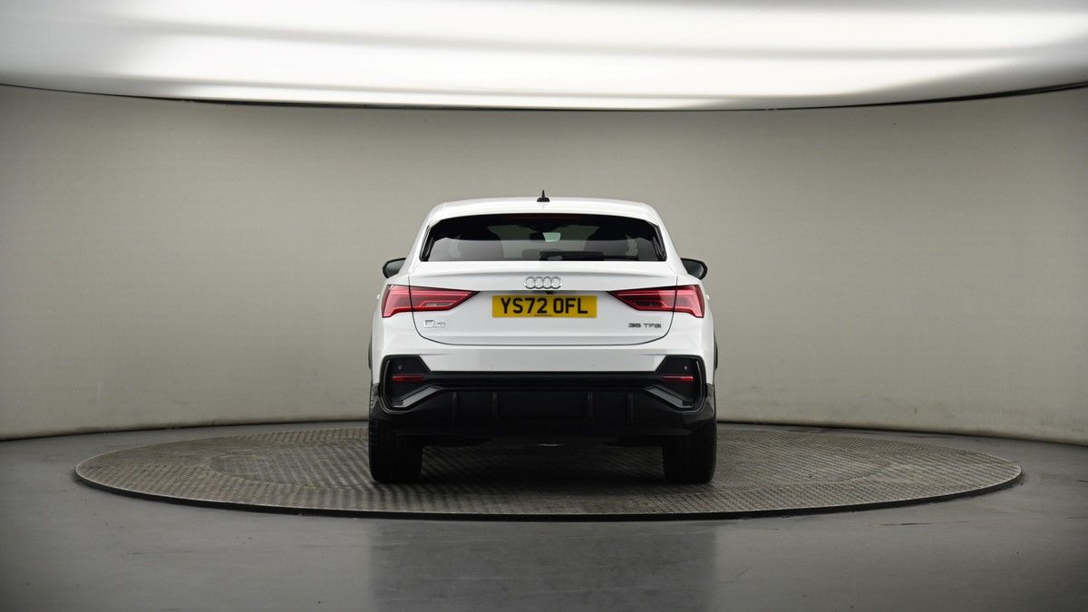 Audi Q3 Image 16