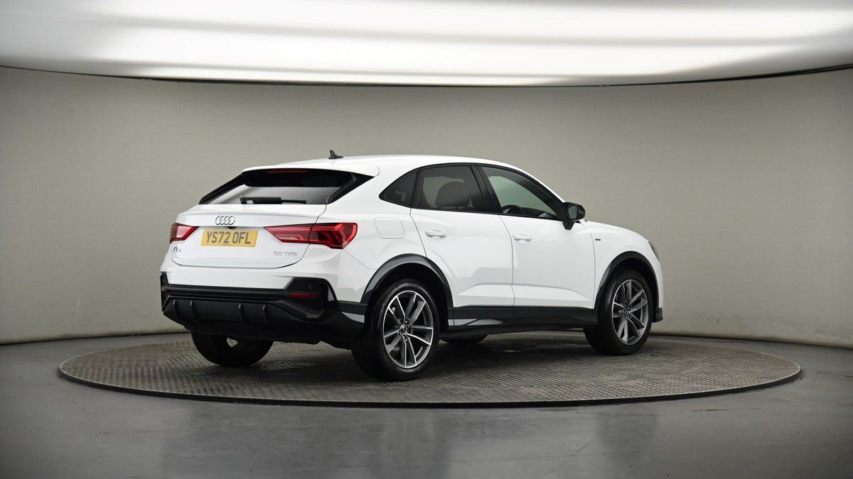 Audi Q3 Image 6