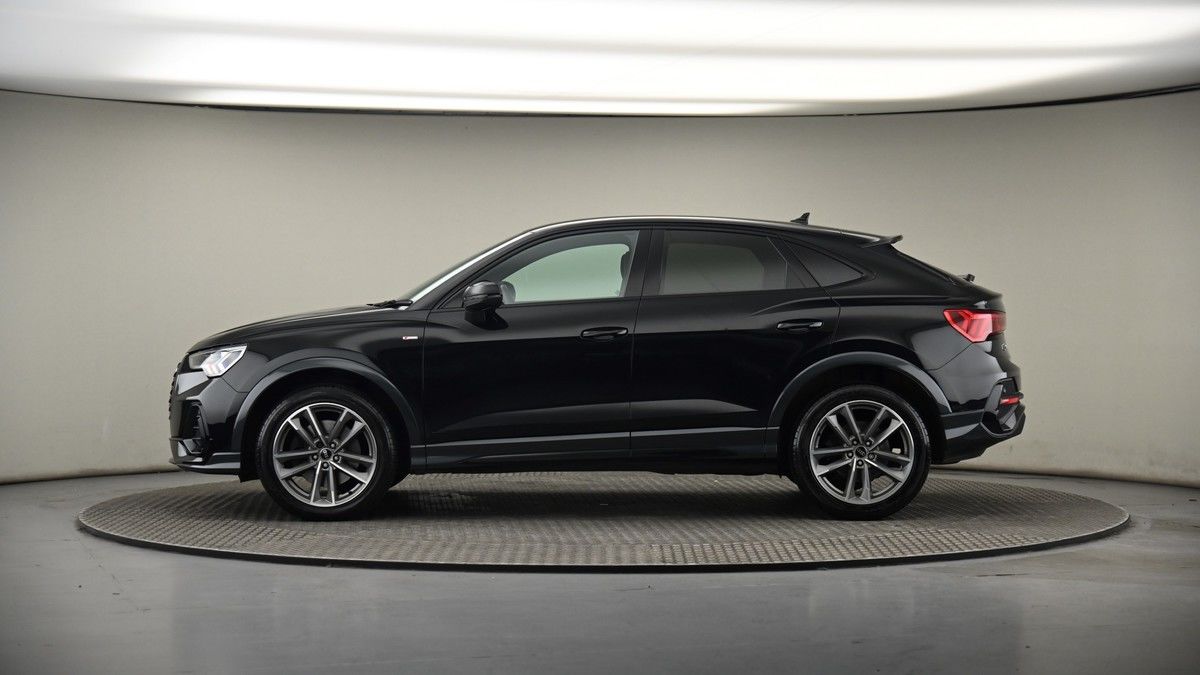 Audi Q3 Image 18