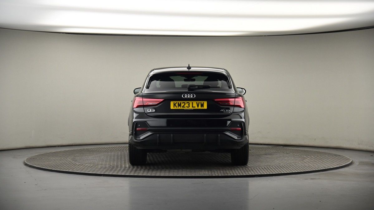 Audi Q3 Image 16