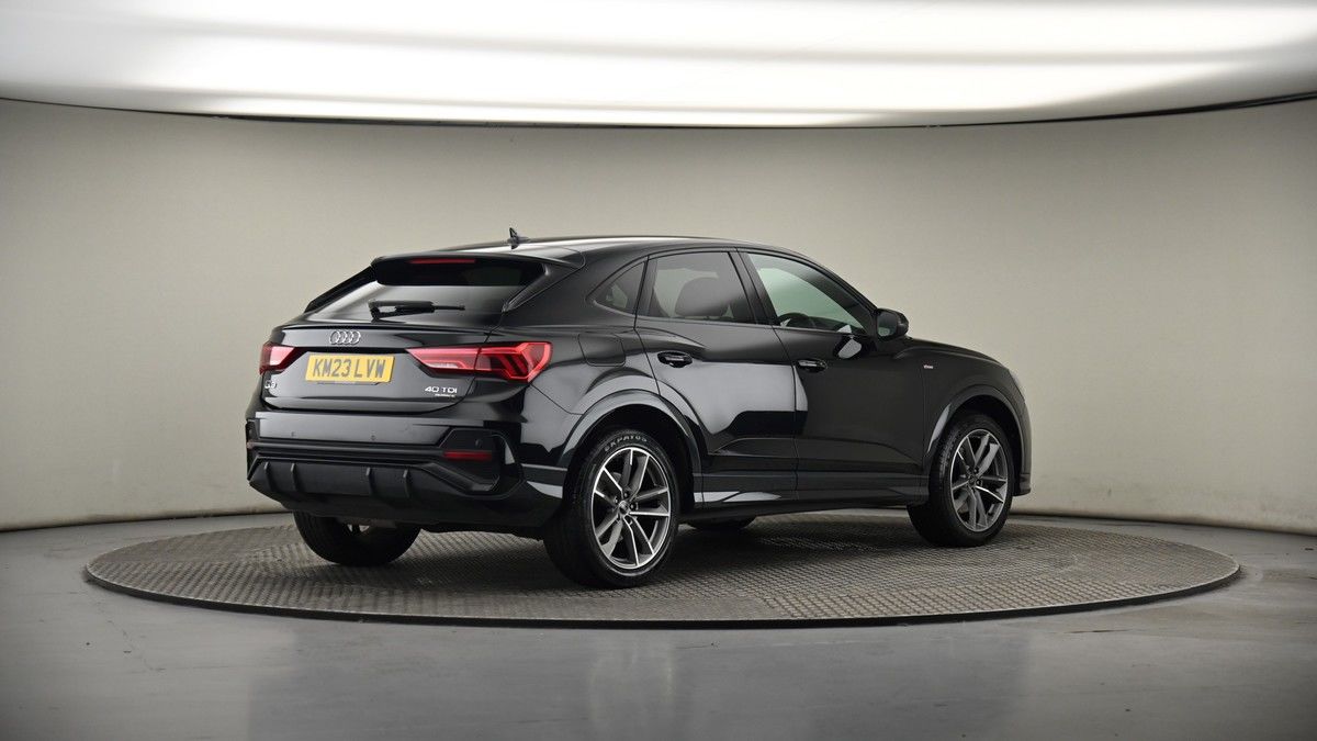 Audi Q3 Image 6