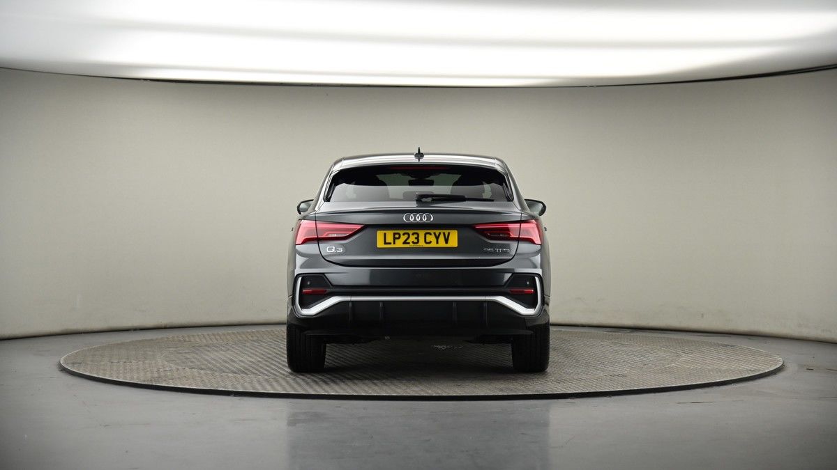Audi Q3 Image 16