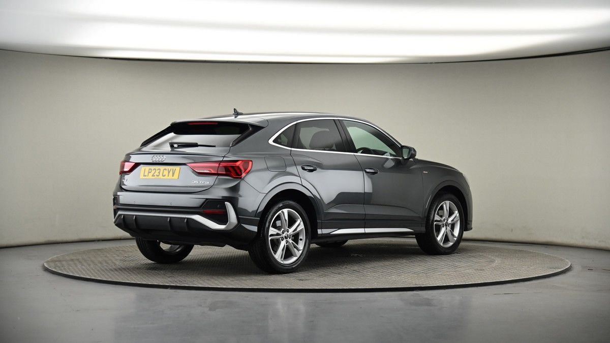 Audi Q3 Image 6