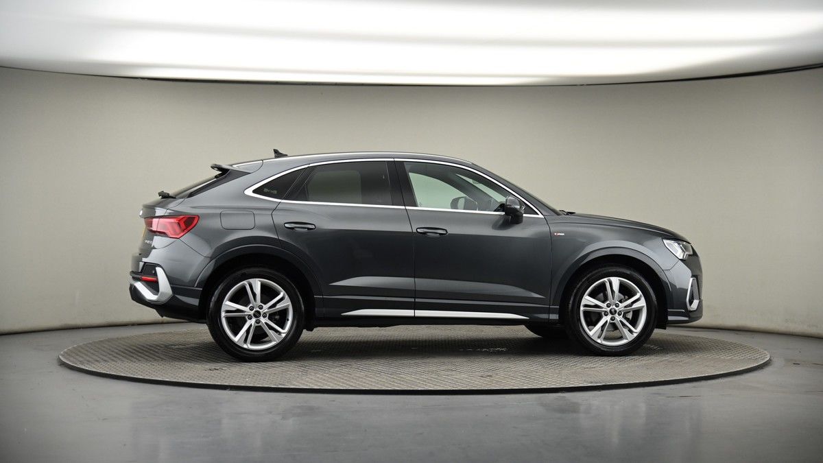 More views of Audi Q3