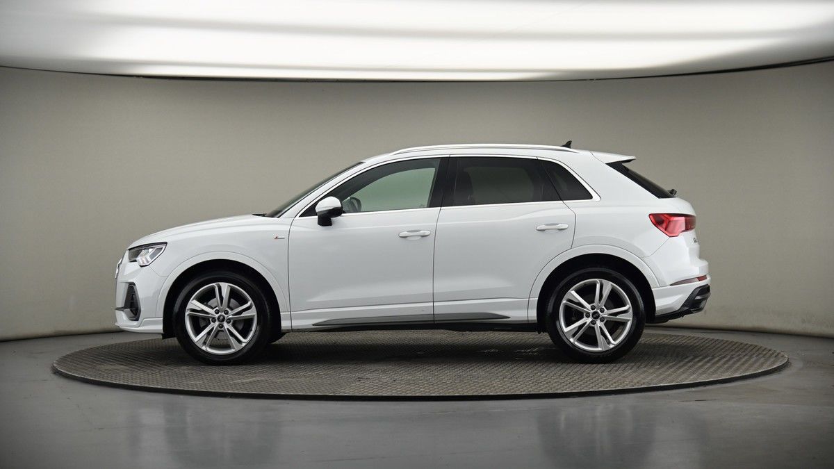 Audi Q3 Image 19