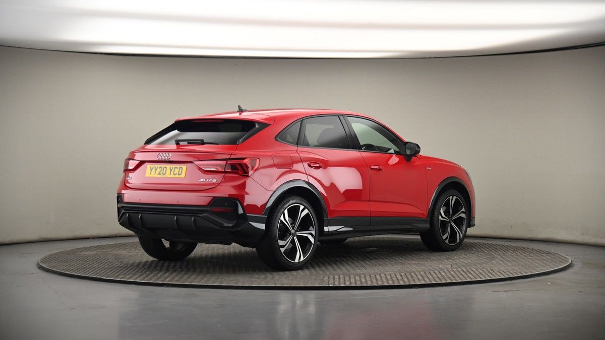 Audi Q3 Image 6