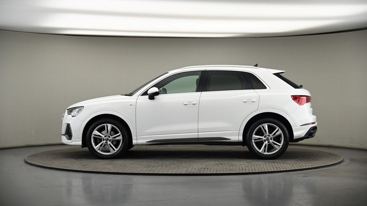 Audi Q3 Image 18