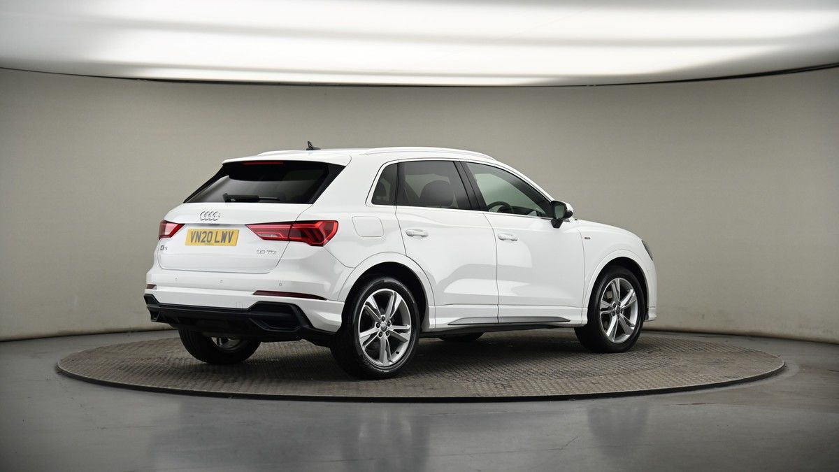 Audi Q3 Image 6