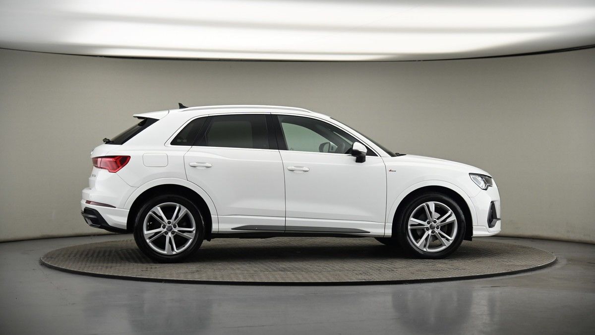 More views of Audi Q3