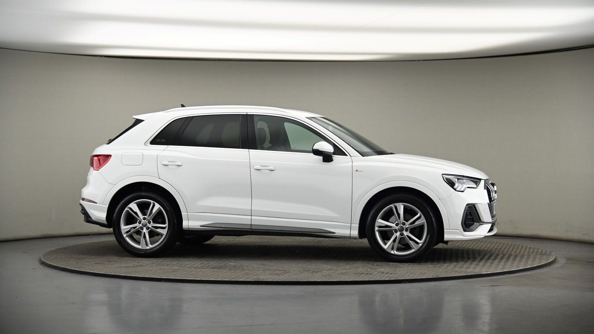 More views of Audi Q3