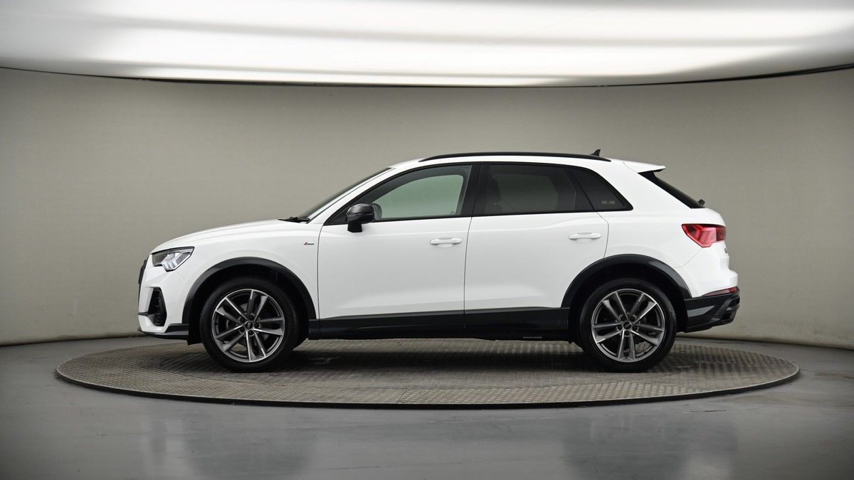 Audi Q3 Image 19