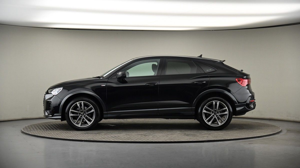 Audi Q3 Image 18