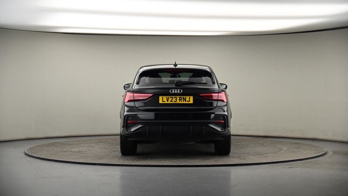 Audi Q3 Image 16