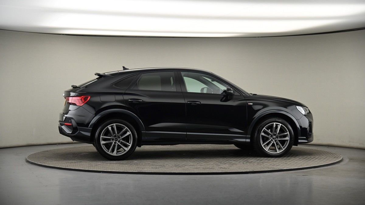 More views of Audi Q3
