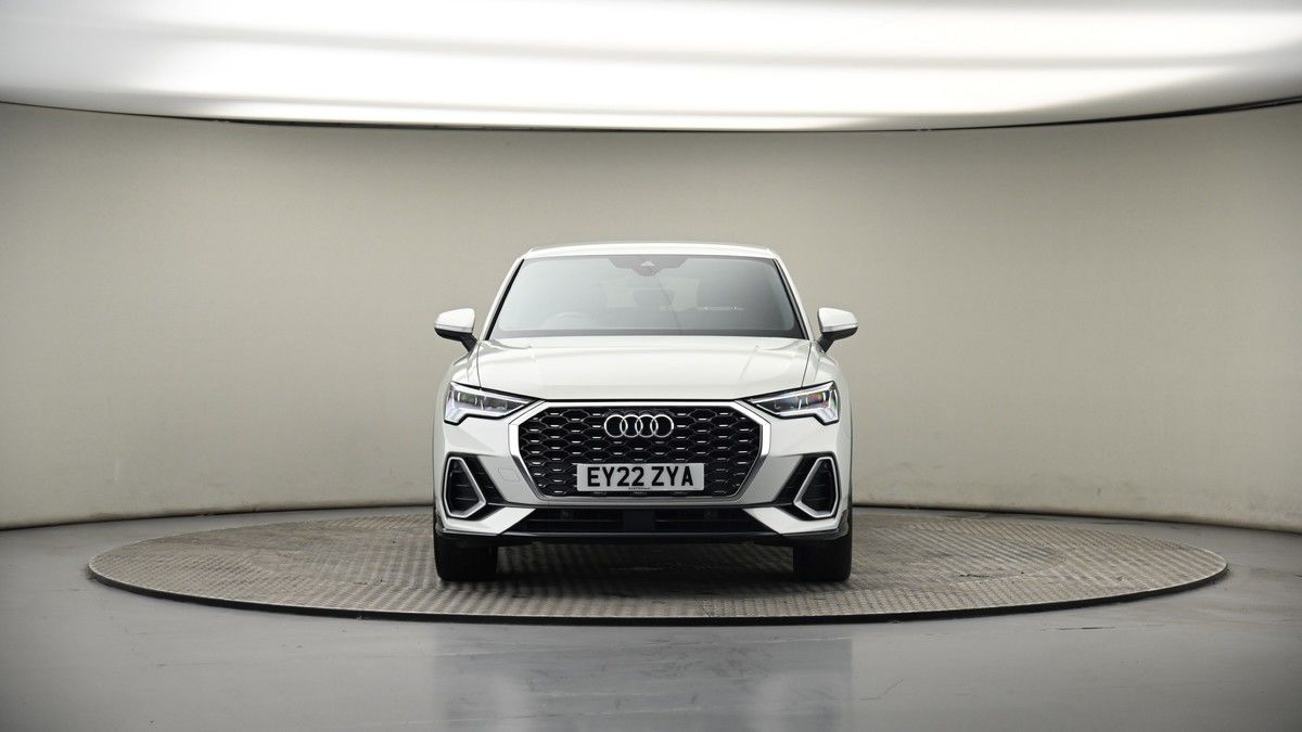 Audi Q3 Image 18