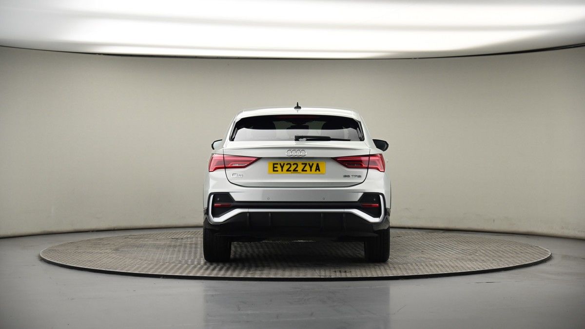 Audi Q3 Image 17