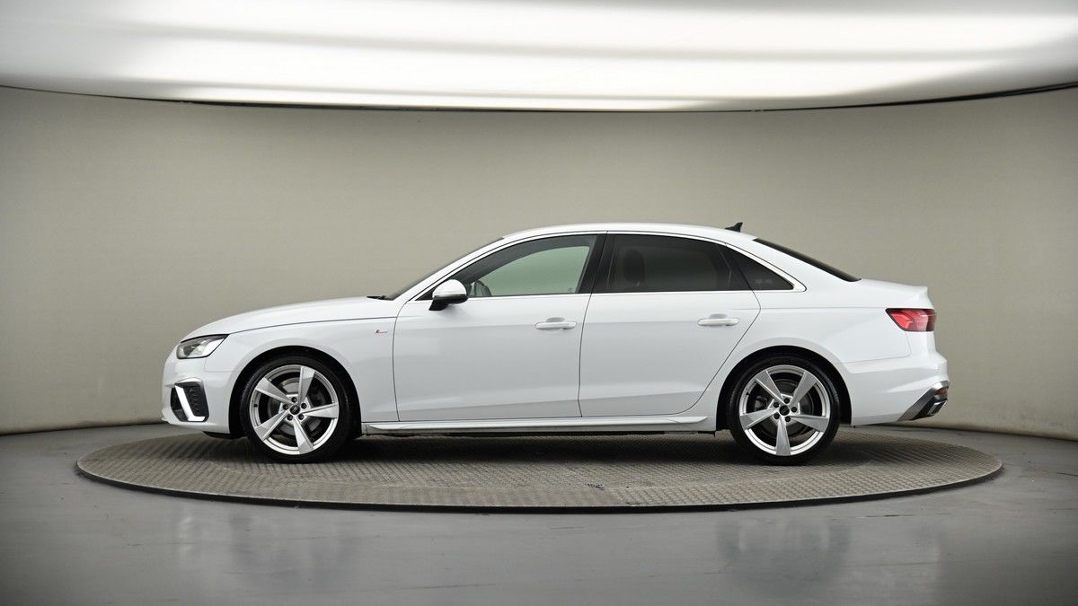 Audi A4 Image 19