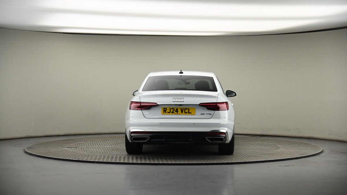 Audi A4 Image 17