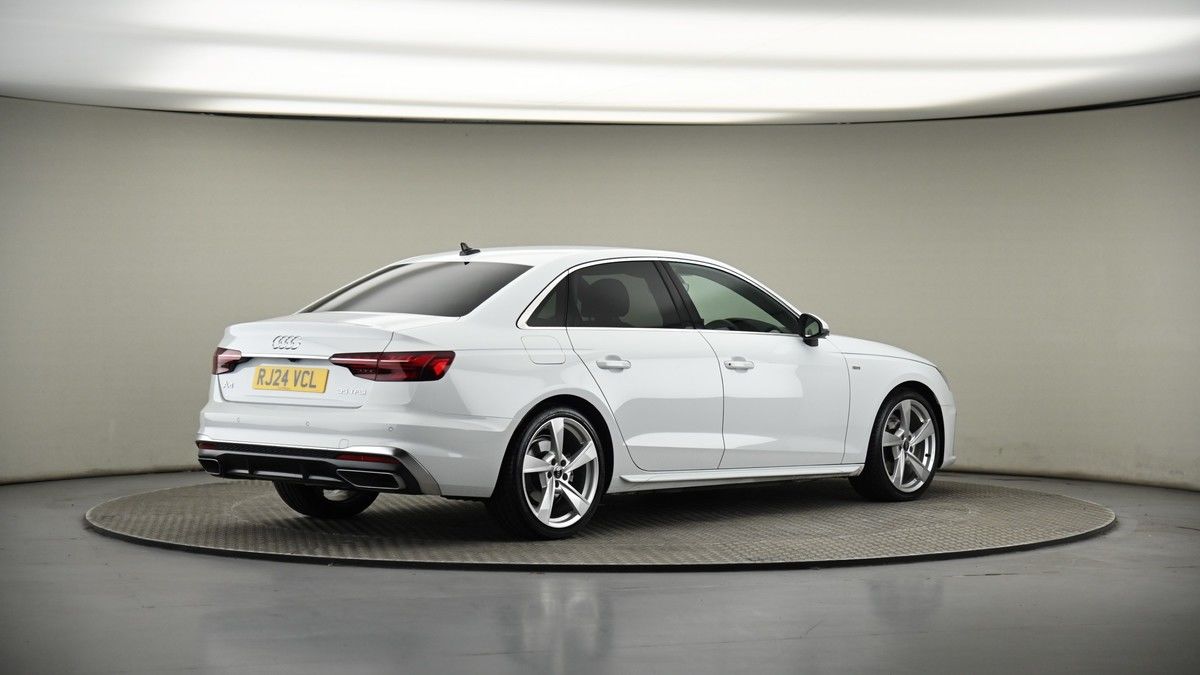 Audi A4 Image 7