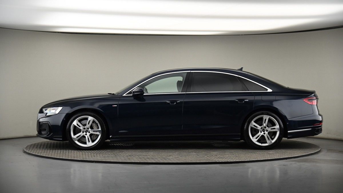 Audi A8 Image 18