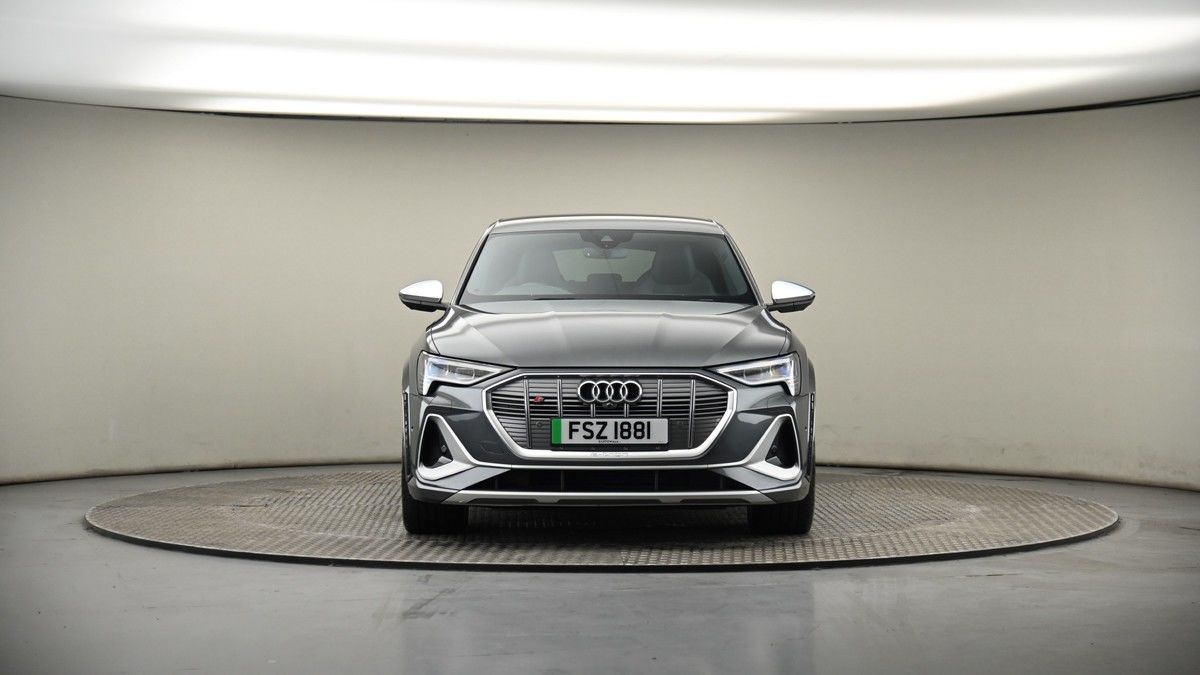 Audi e-tron S Image 17