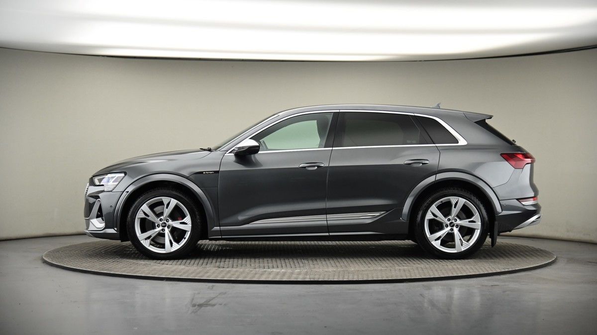 Audi e-tron S Image 18