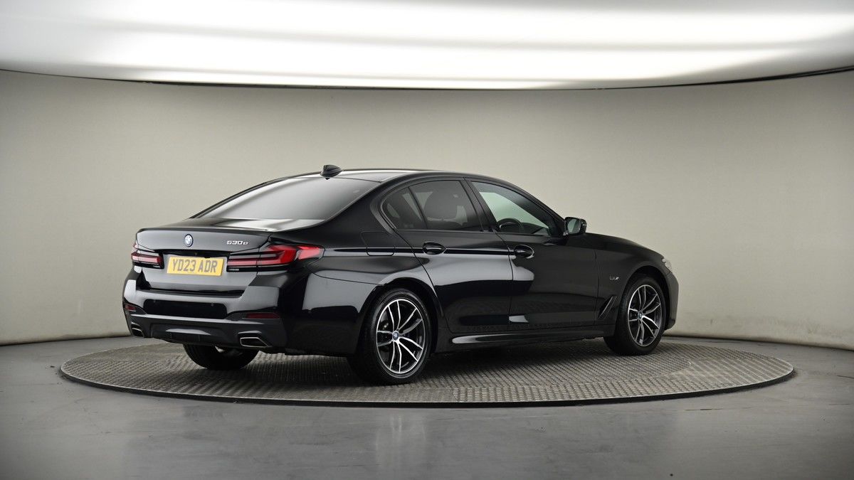 BMW 5 Series Image 7