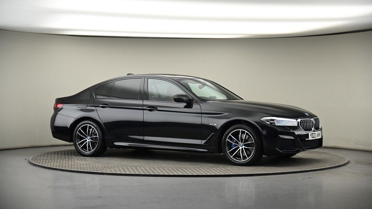 BMW 5 Series Image 6
