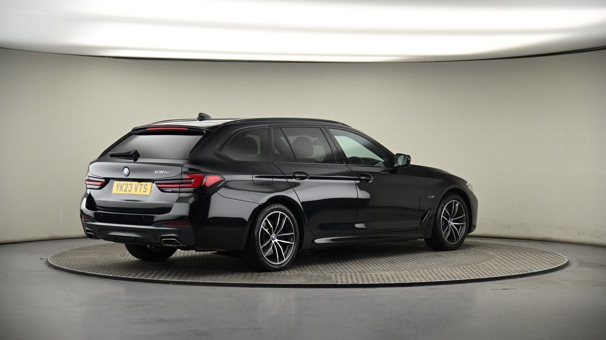 BMW 5 Series Image 7