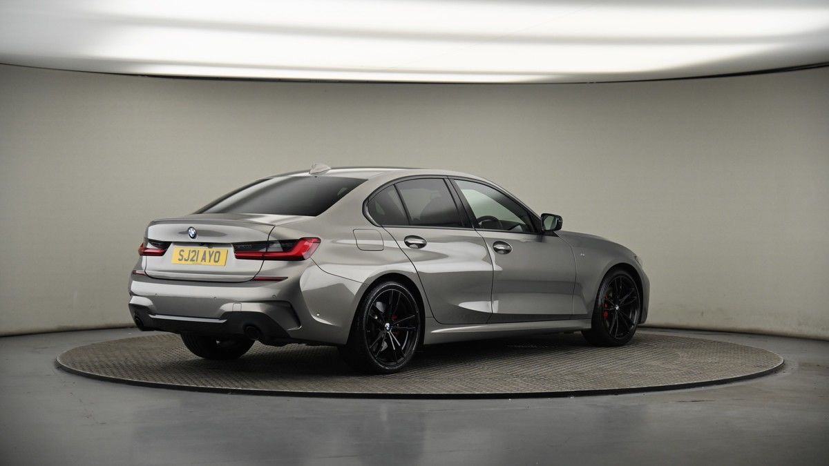 BMW 3 Series Image 6