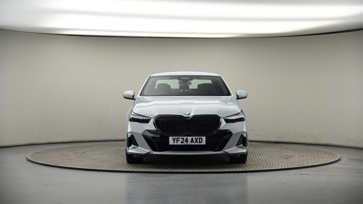 BMW 5 Series Image 17