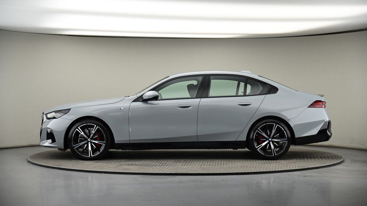 BMW 5 Series Image 18