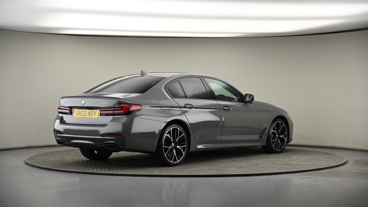BMW 5 Series Image 6