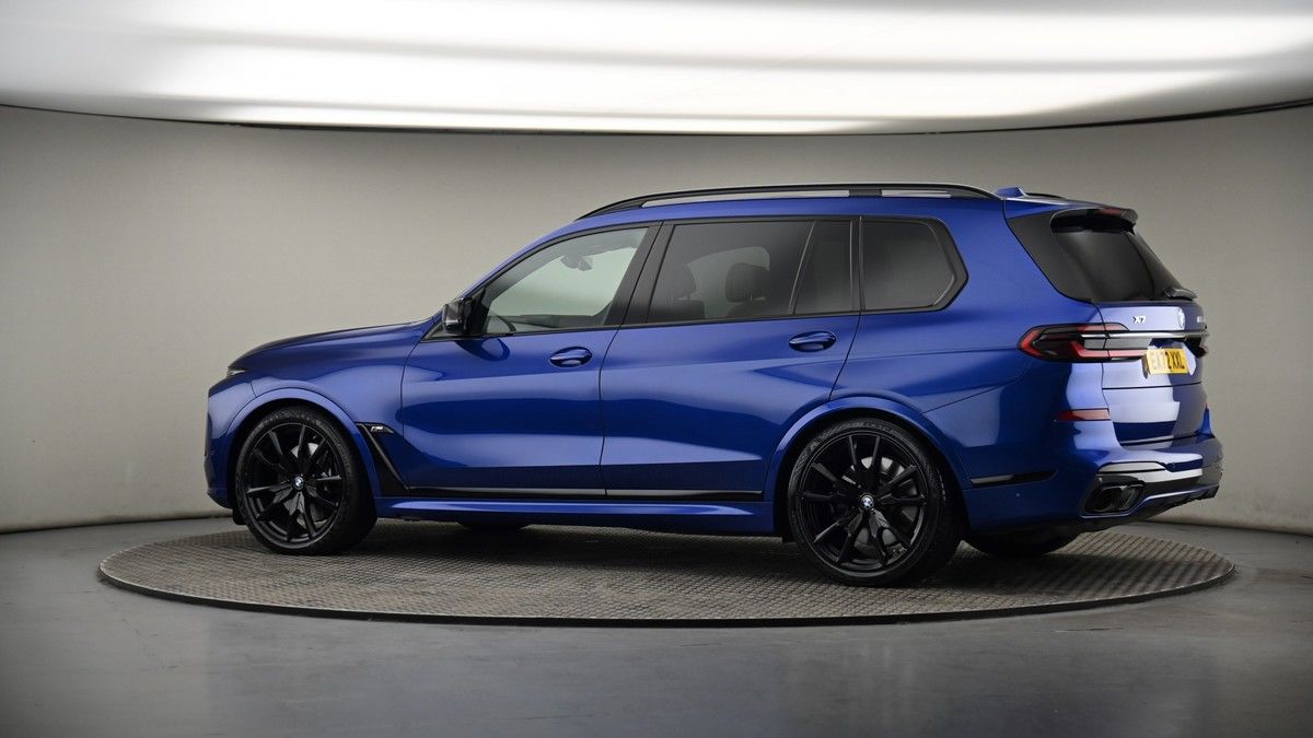 More views of BMW X7
