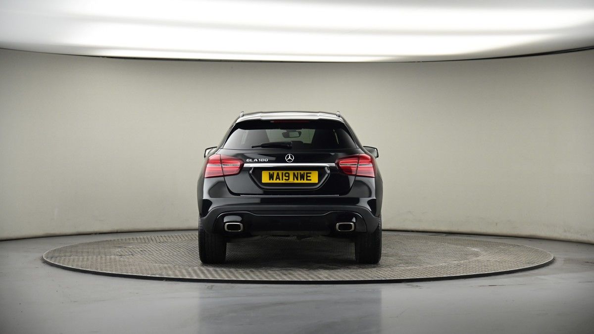 Mercedes-Benz GLA Image 17