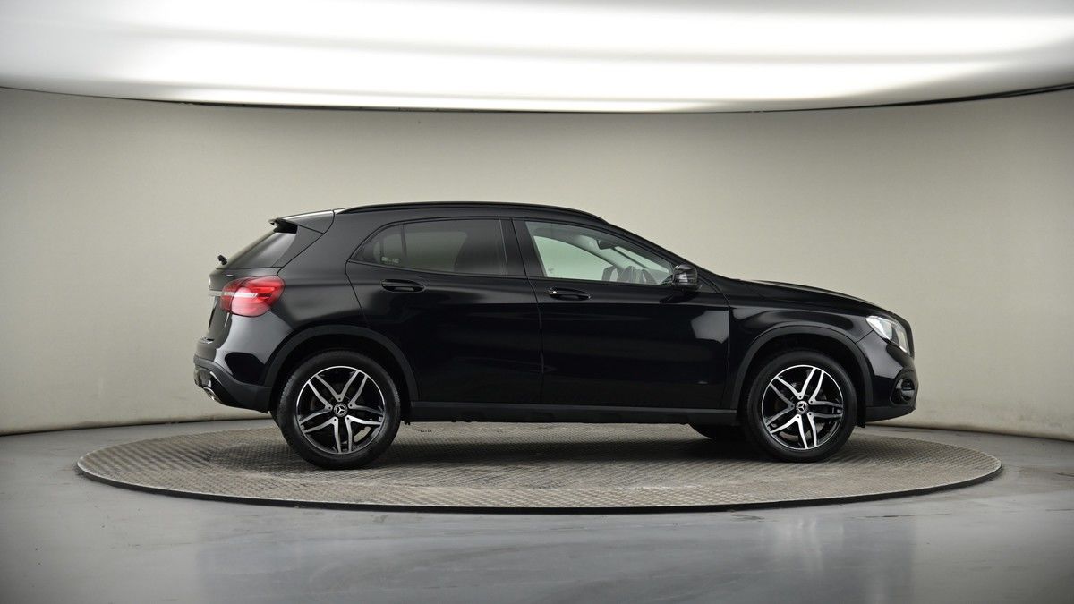 More views of Mercedes-Benz GLA