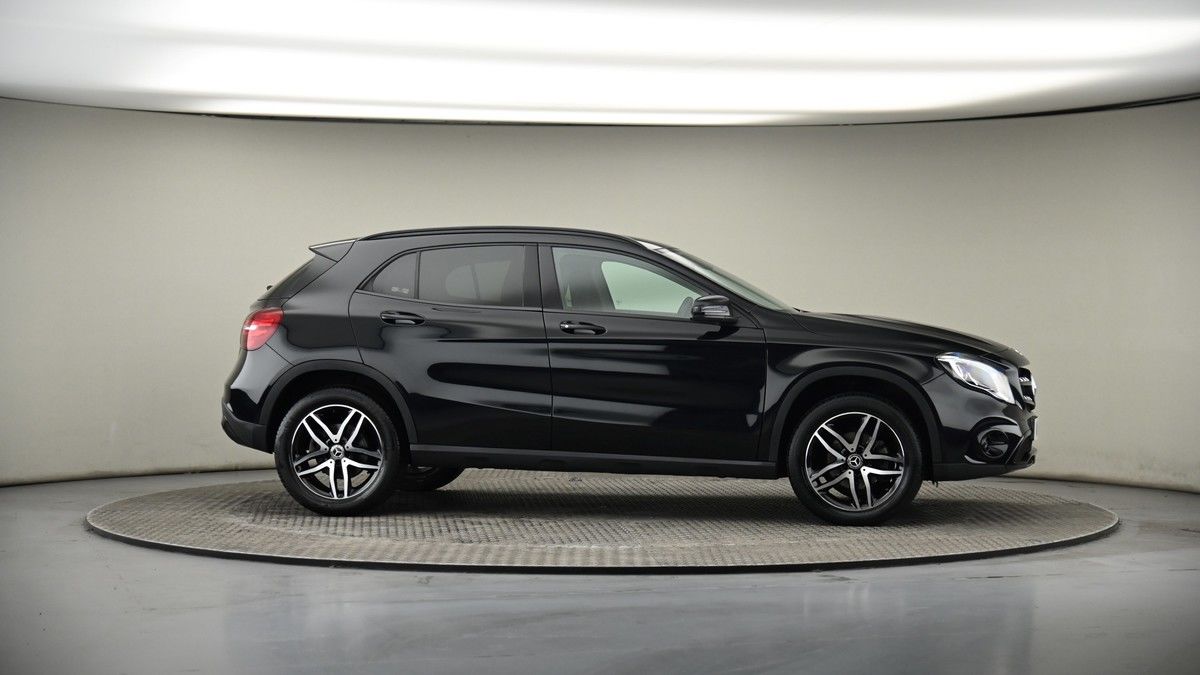 More views of Mercedes-Benz GLA