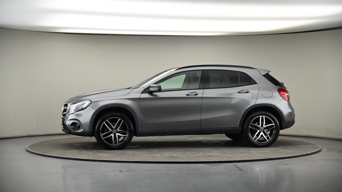 More views of Mercedes-Benz GLA